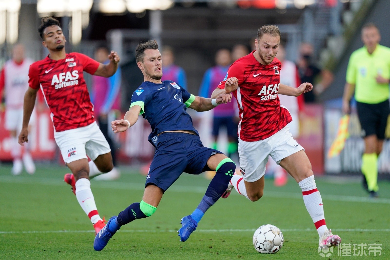 包含印第安纳步行者迎荷甲关键赛，加时末段绝杀压哨，悬念犹存，临场指挥获称赞的词条